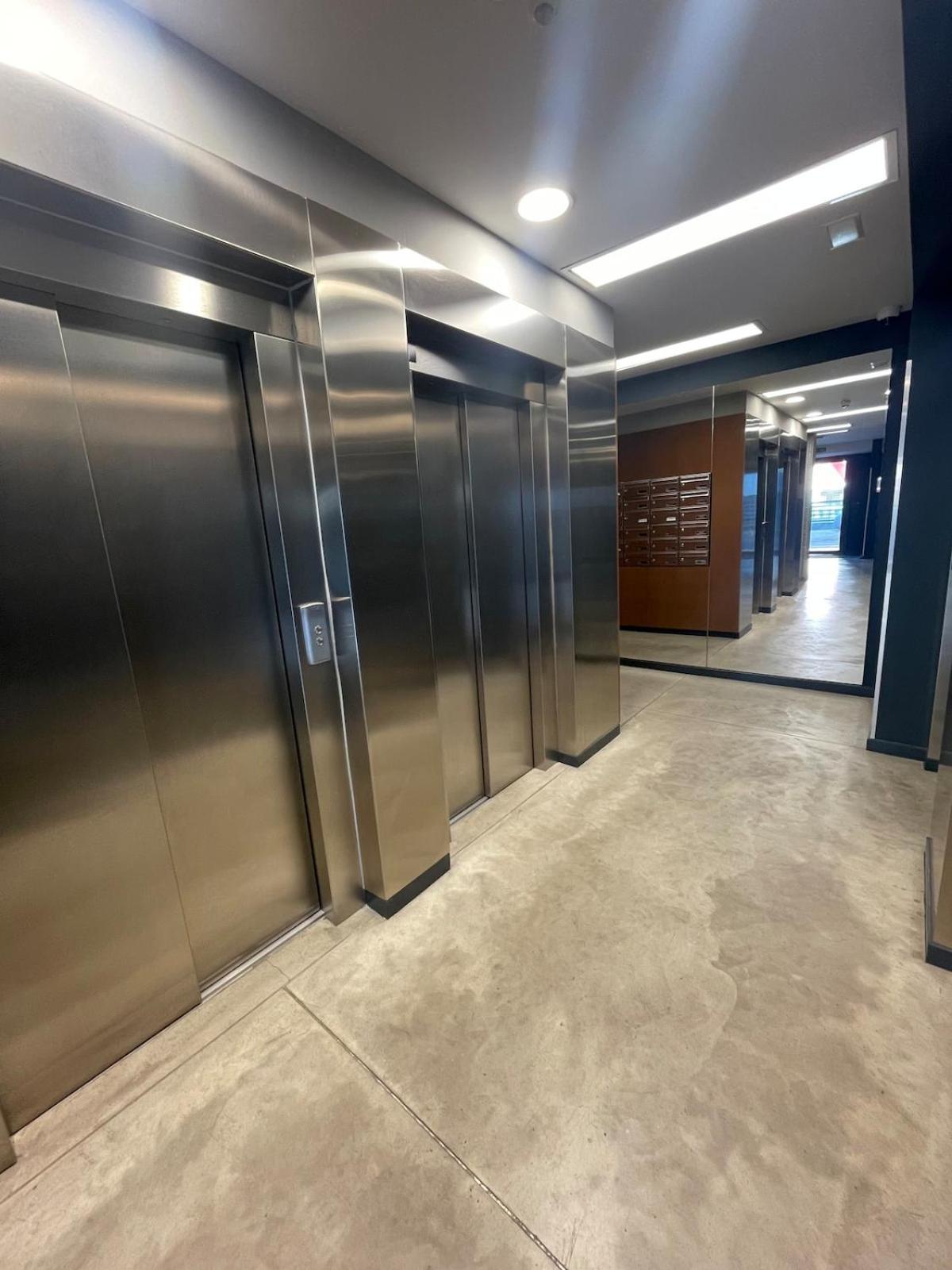 Piso Luminoso En Hospitalet De Llobregat Apartamento