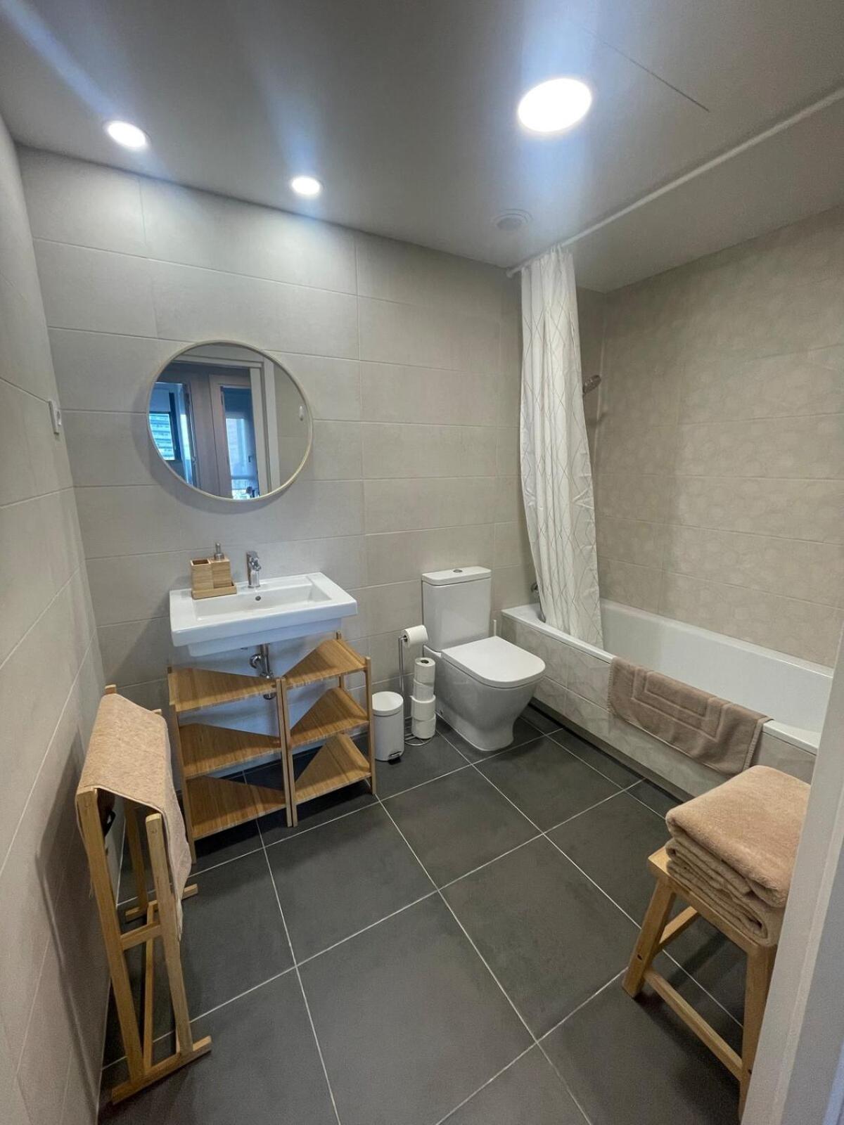Piso Luminoso En Hospitalet De Llobregat Apartamento *